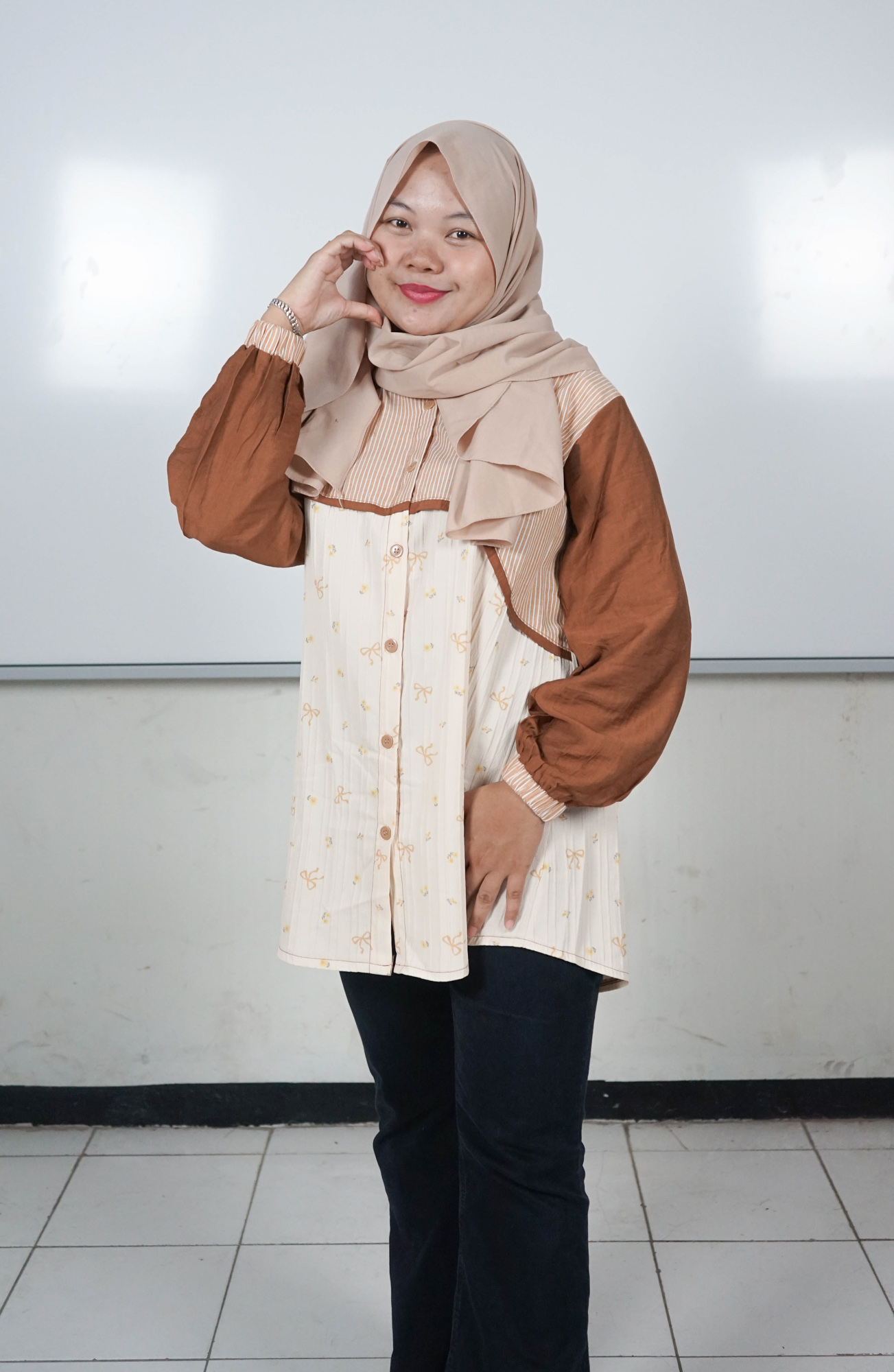 Bu Nopi - Staff Name - SMAN 21 Bandung class 2025